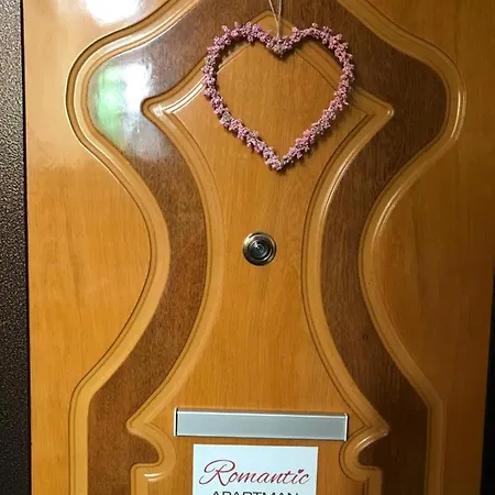 Romantic-downtown-free Parking