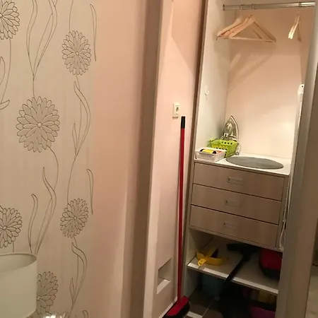 Apartment Romantic-downtown-free Parking